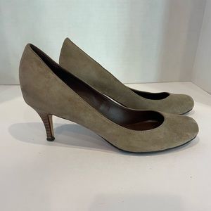 Woman’s Cole Haan Nike Air Non-slip sole Tan Suede Size 6.5B